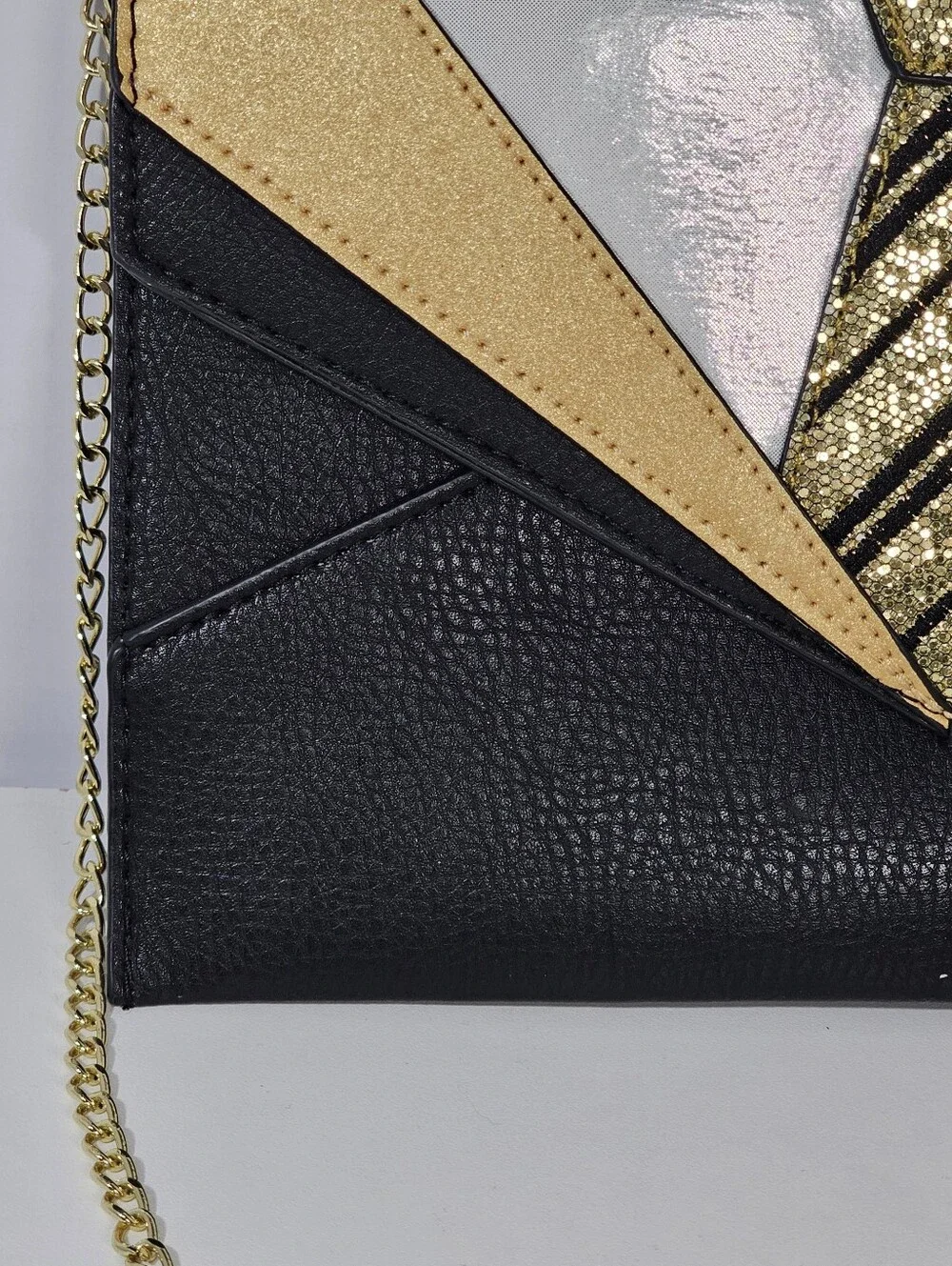 Danielle Nicole x Harry Potter Hufflepuff Uniform Clutch Gold Chain